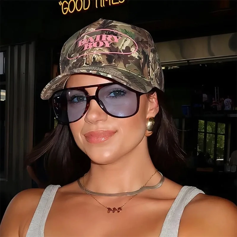 Unisex Fashion Sunglasses UV40 - Women'S Fashion In The 70S 评论和价格